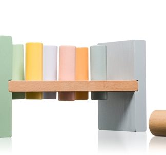 JouécoThe Wildies Family Pound a Peg banco giocattolo con martello in legno 12 m+ 1 pz