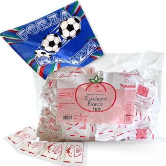 Zucchero 20tipici 200 Bustine Monodose Da Gr 5 con Frasi & Citazioni Italiane 1KG per Caffè - Tè - Cioccolata + Bandiera Italiana Forza Ragazzi 50x70cm